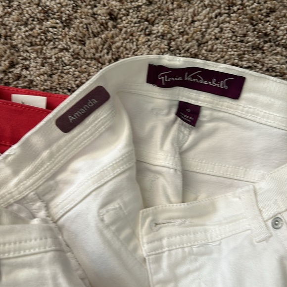 2 pair Gloria Vanderbilt jeans.size 10 women’s white &red. Never worn 30.5inseam - Picture 2 of 4